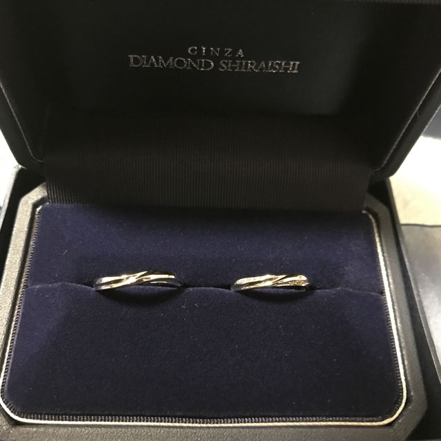 【銀座ダイヤモンドシライシの口コミ】 デザインの良さが決め手になりました。埋め込むダイヤモンドも輝きがあり…