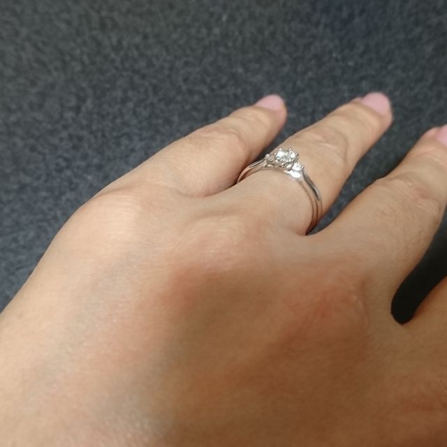 【俄(にわか)の口コミ】 好みのデザインがぼんやりとしか掴めていない状態で指輪を見ていたとき、…