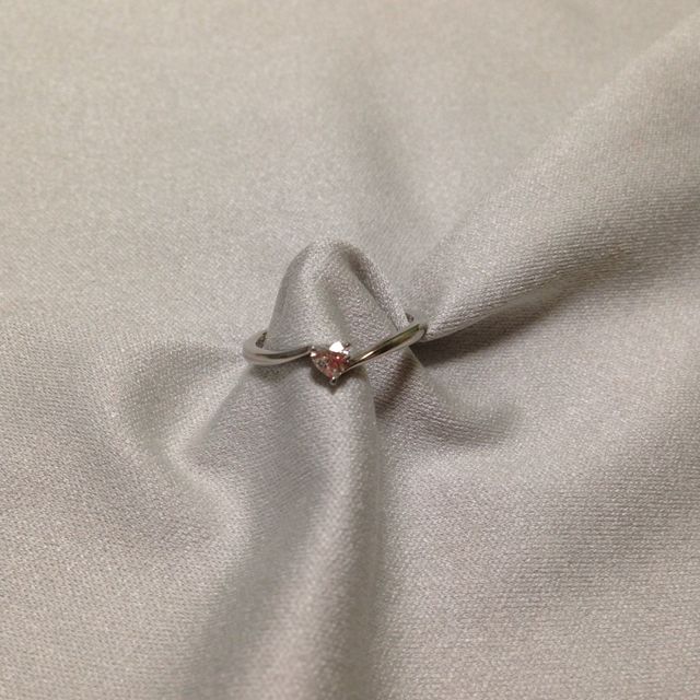 【canal4℃(カナルヨンドシー)の口コミ】 誕生日に婚約指輪を買って頂きました。

いくつか見た中で、一番自分の指…