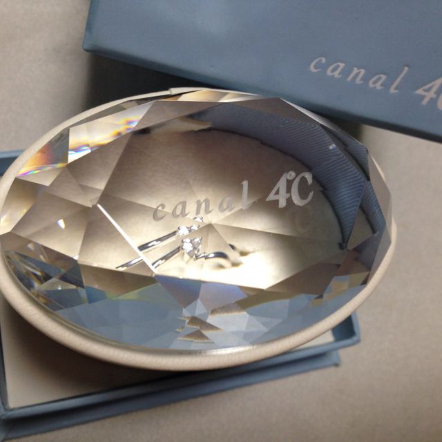 【canal4℃(カナルヨンドシー)の口コミ】 誕生日に婚約指輪を買って頂きました。

いくつか見た中で、一番自分の指…