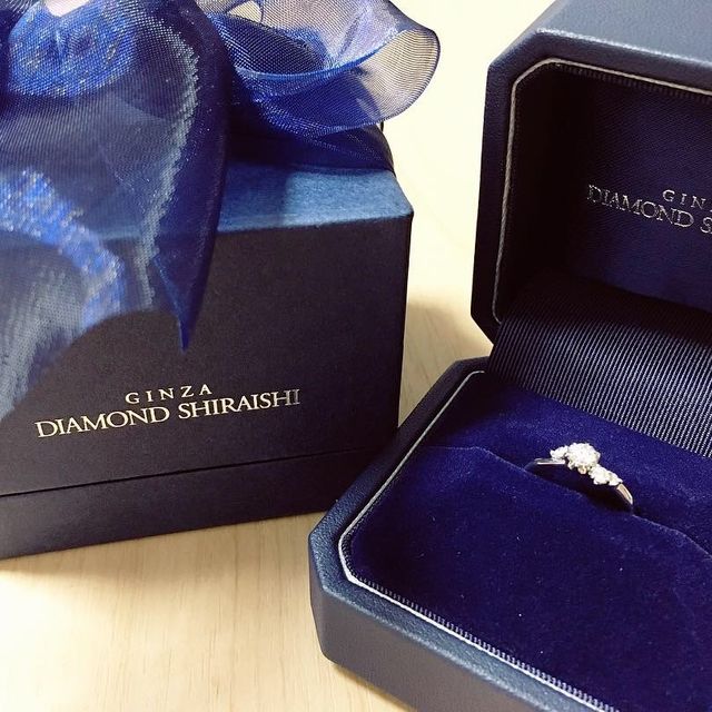 【銀座ダイヤモンドシライシの口コミ】 検討するにあたり考慮した点
・リングが細い
・大振りな飾りではなく小振…