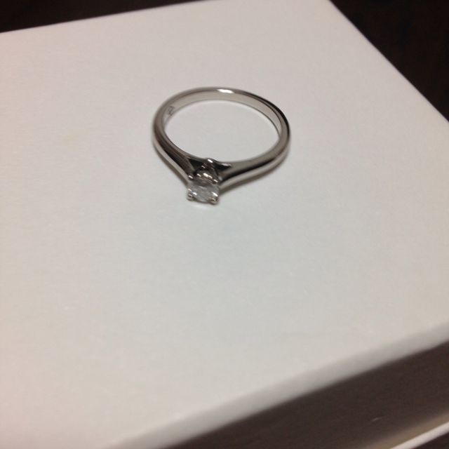 【カルティエ(Cartier)の口コミ】 大きなダイヤモンドだと仕事中に不便になってしまいそうだったので、ダイ…