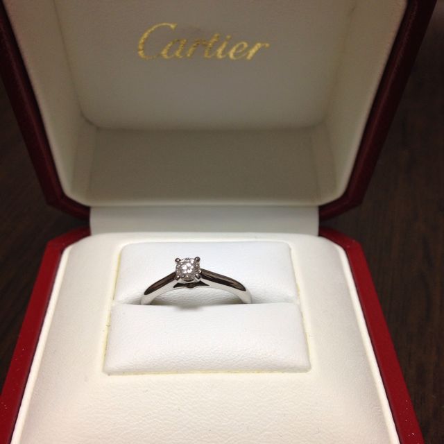【カルティエ(Cartier)の口コミ】 大きなダイヤモンドだと仕事中に不便になってしまいそうだったので、ダイ…