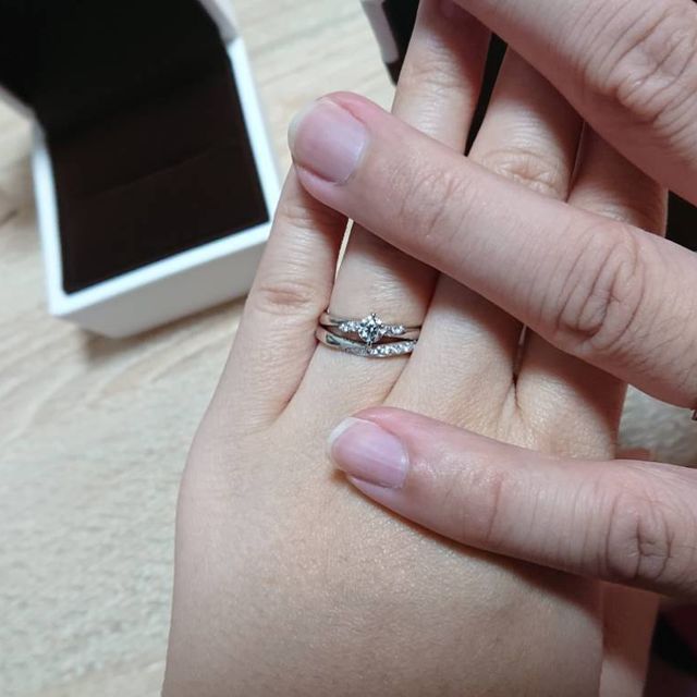 【アイプリモ(I-PRIMO)の口コミ】 デザインが可愛いくて決めました。
仕事の時は外すので華やかなデザインの…