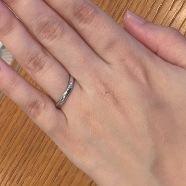 【アネリディギンザ(ANELLI DI GINZA)の口コミ】 シンプルなデザインですが、ラインの幅もちょうどよく指にしっかりとフィ…