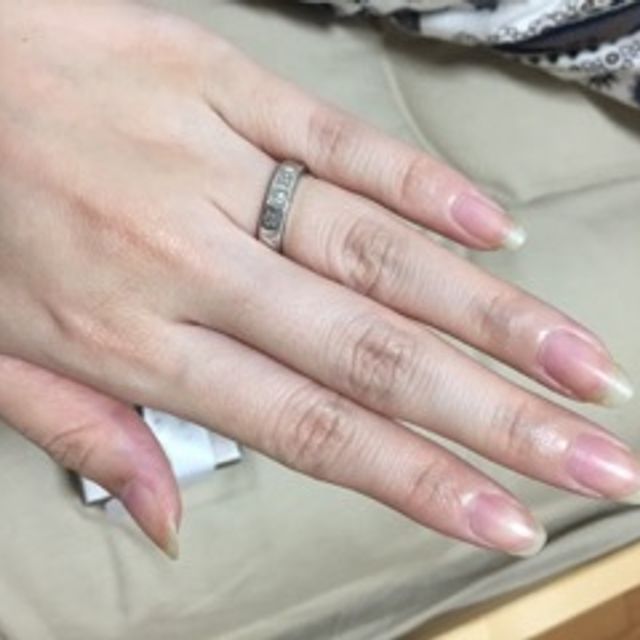 【ブルガリ(BVLGARI)の口コミ】 はじめ、一般的な結婚指輪と違い、『少し派手かな』と、思ったのですが、…