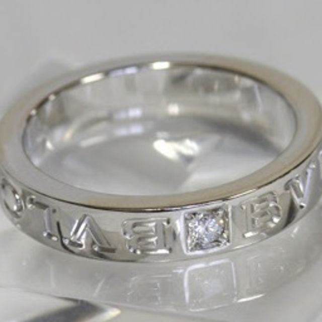 【ブルガリ(BVLGARI)の口コミ】 はじめ、一般的な結婚指輪と違い、『少し派手かな』と、思ったのですが、…