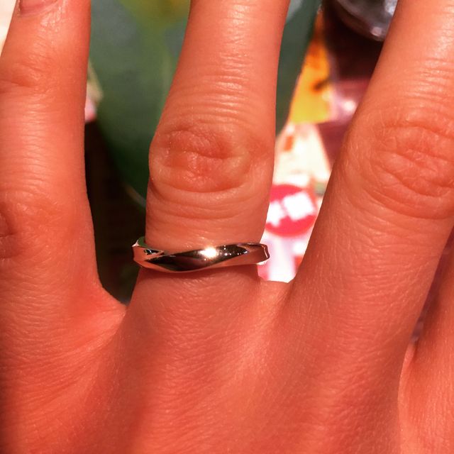 【銀座ダイヤモンドシライシの口コミ】 決め手は、私も旦那も指輪のデザインがすごく気に入りました。シンプルで…