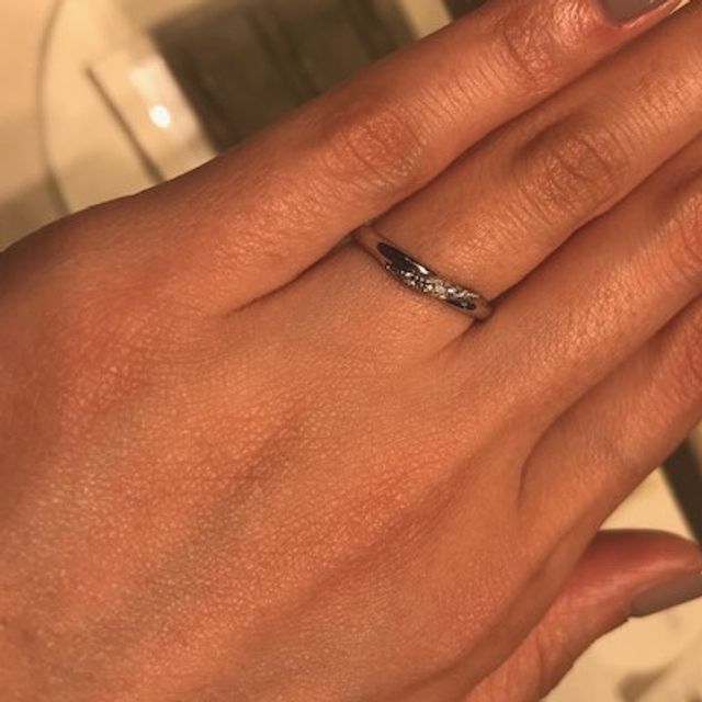 【ギンザタナカブライダル(GINZA TANAKA BRIDAL)の口コミ】 ラインにウェーブがかかっており指が綺麗に見えるのが気に入りました。幅…