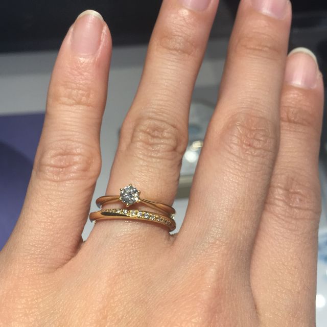 【銀座ダイヤモンドシライシの口コミ】 購入した結婚指輪の決め手は、第1は見た目です。見た瞬間にキュンと来て、…