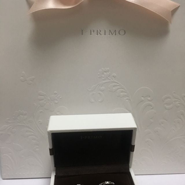 【アイプリモ(I-PRIMO)の口コミ】 デザインがすごいよかった。いろいろと他の指輪も探したのですが、2人で1…