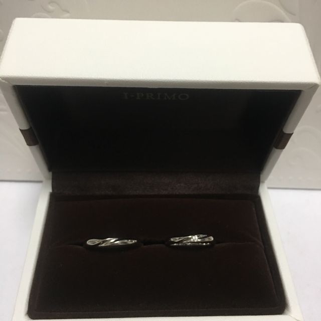 【アイプリモ(I-PRIMO)の口コミ】 デザインがすごいよかった。いろいろと他の指輪も探したのですが、2人で1…