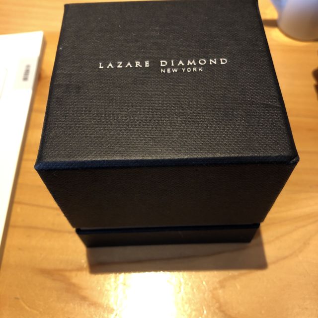 【ラザール ダイヤモンド(LAZARE DIAMOND)の口コミ】 ブランドはなんでも良かったため、彼氏に決めてもらいました。2人で見に行…