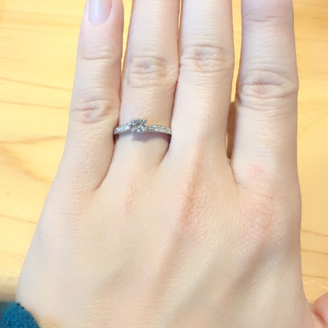 【ラザール ダイヤモンド(LAZARE DIAMOND)の口コミ】 ブランドはなんでも良かったため、彼氏に決めてもらいました。2人で見に行…