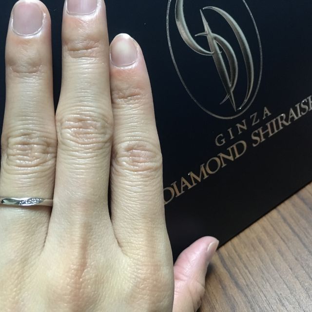 【銀座ダイヤモンドシライシの口コミ】 結婚指輪を探しに訪れた最初のお店でした。
指輪のフィット感にこだわって…