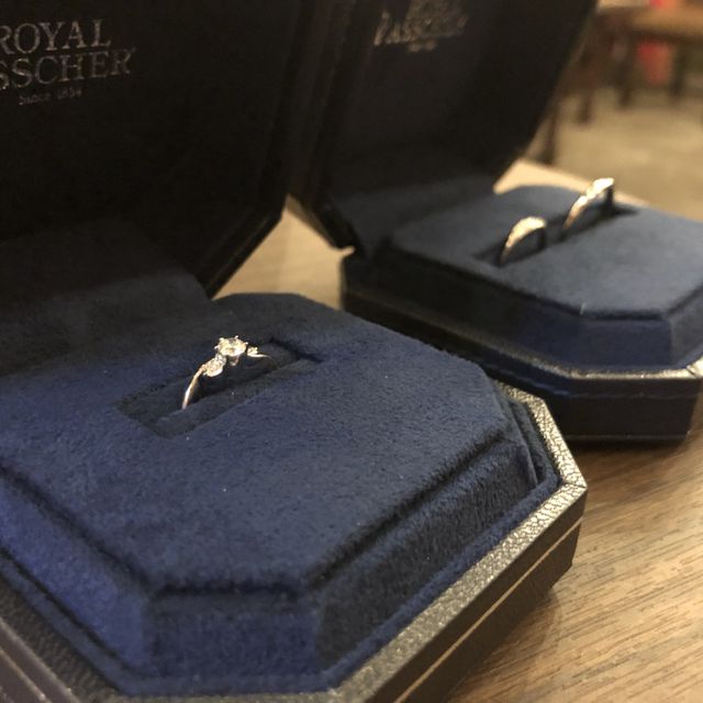 【ROYAL ASSCHER(ロイヤル・アッシャー)の口コミ】 歴史のあるロイヤルアッシャーの指輪でデザインもすごく良かったです。ダ…