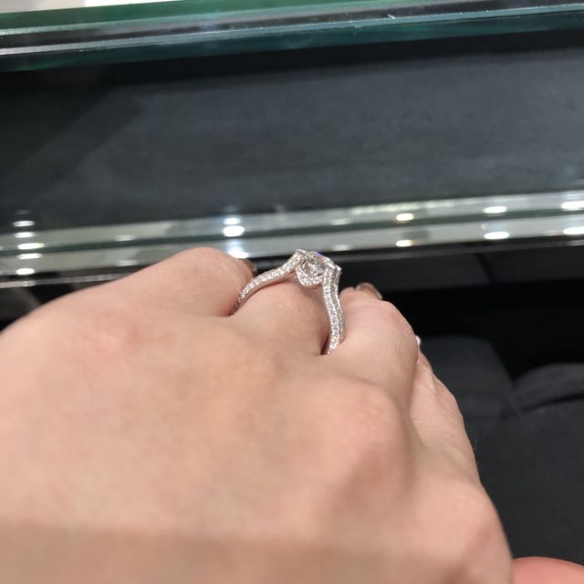 【ラザール ダイヤモンド(LAZARE DIAMOND)の口コミ】 まず他にはないデザインにひとめぼれしました！セレスティアルという名前…