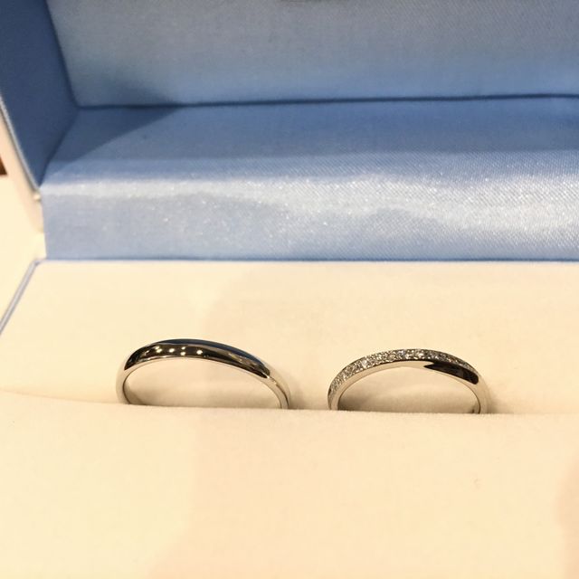 【GALA JEWELRY(ガラジュエリー)の口コミ】 ネットで候補は決めていましたが、お店で実際にデザインを見てシンプルで…