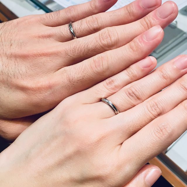 【銀座ダイヤモンドシライシの口コミ】 シンプルすぎるものより少しお洒落なもの。しかし、華美になりすぎず年を…