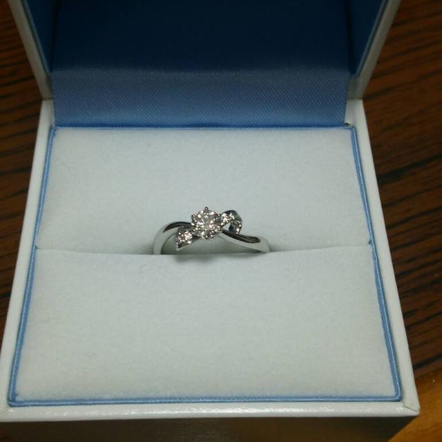 【GALA JEWELRY(ガラジュエリー)の口コミ】 色々なブランドを見ていた際、婚約指輪の価格帯に面食らいました。無い袖…