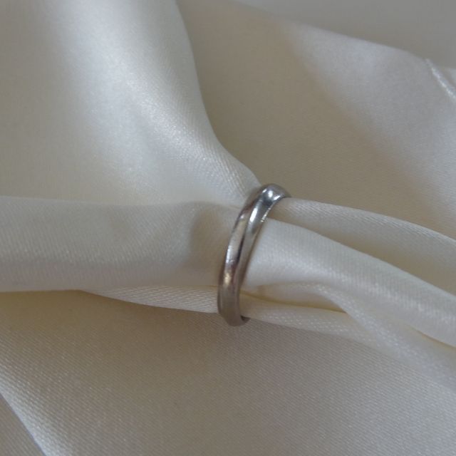 【俄(にわか)の口コミ】 女性用のデザインをメインで決めたので、男性用はつけ心地とつけた時に違…