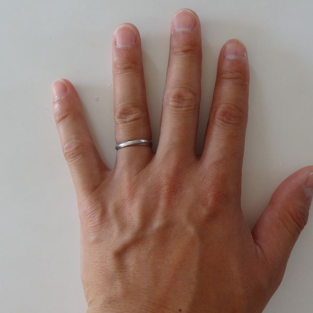 【俄(にわか)の口コミ】 女性用のデザインをメインで決めたので、男性用はつけ心地とつけた時に違…