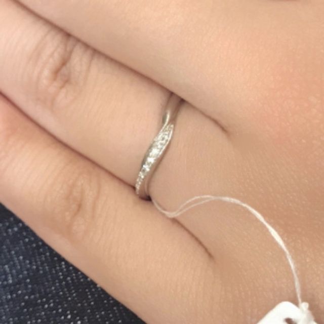 【Mariage ent(マリアージュエント)の口コミ】 存在感のあるV字のリングを探していて、このリングを見つけました。V字の…