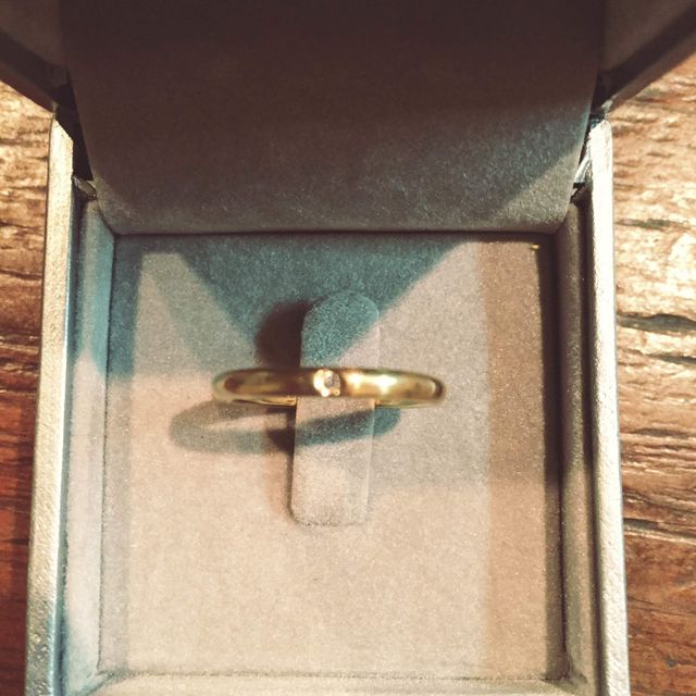 【ENUOVE(イノーヴェ)の口コミ】 もともとゴールドと色は決めていたのですが、普段の服装にも合うようにツ…