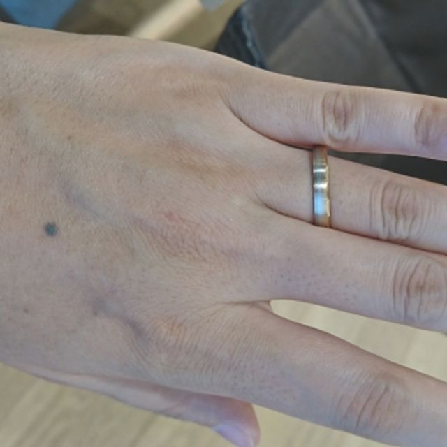 【PROPONERE(プロポネール)の口コミ】 デザイン自体はシンプルですが、しっかりとした強度と滑らかな肌触りが特…