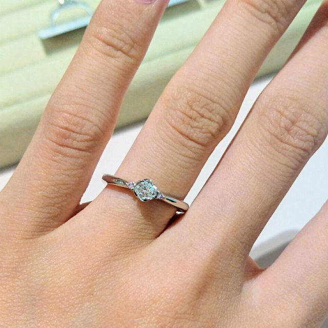 【TRECENTI(トレセンテ)の口コミ】 シンプルな形の結婚指輪を探していました。ブライダルフェスへ参加し、何…