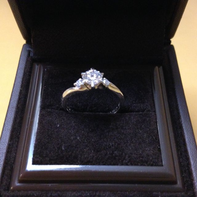 【アイプリモ(I-PRIMO)の口コミ】 ダイヤの粒はそれほど大きくなくても、きれいに輝いて存在感のあるものを…