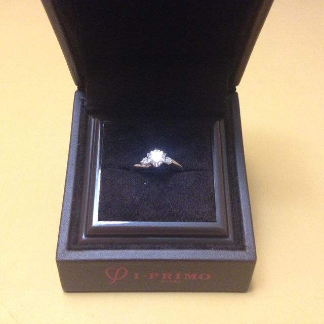 【アイプリモ(I-PRIMO)の口コミ】 ダイヤの粒はそれほど大きくなくても、きれいに輝いて存在感のあるものを…