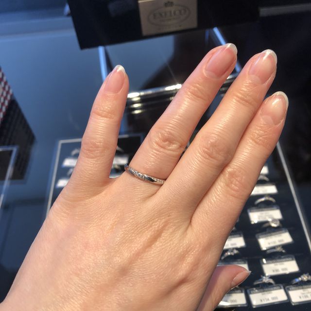 【エクセルコダイヤモンド(EXELCO DIAMOND)の口コミ】 新作とゆうことで見させて頂きました。指輪を見たときの感想が、一目で可…