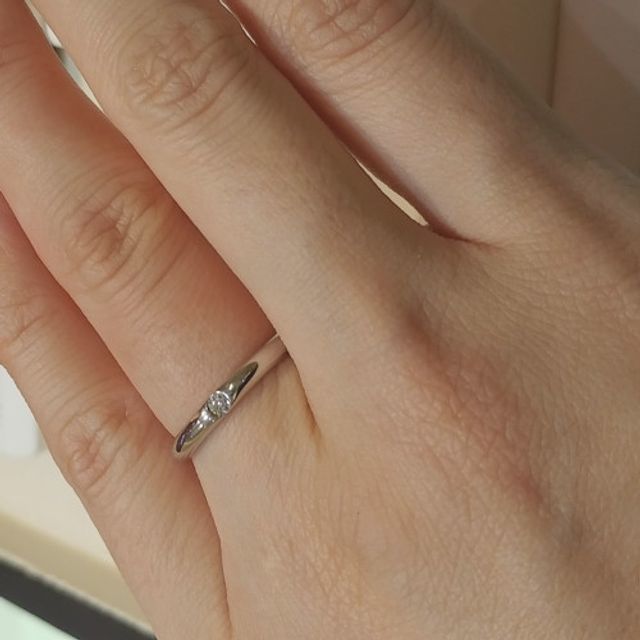 【LUCIE(ルシエ)の口コミ】 デザイン的にはシンプルですが、ダイヤモンドの粒の大きさ、輝き、そして…