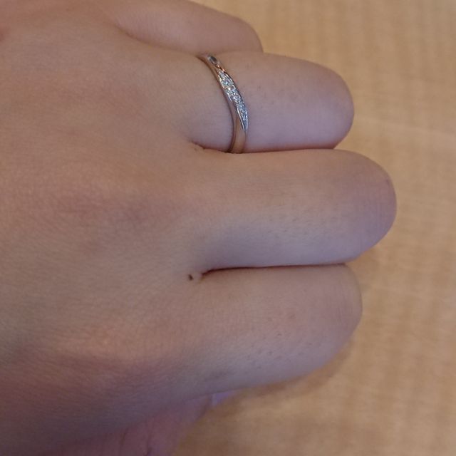 【銀座ダイヤモンドシライシの口コミ】 最初にパンフレットを見て一番気に入ったのがこの指輪のシリーズでした。…