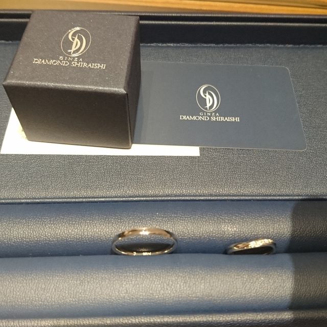 【銀座ダイヤモンドシライシの口コミ】 私の指が3号と小さく、現物が大きくて想像できず悩みましたが、お店のスタ…
