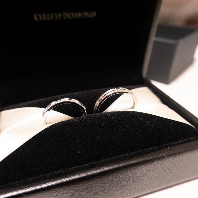【エクセルコダイヤモンド(EXELCO DIAMOND)の口コミ】 婚約指輪とセットでつけることを考えて、シンプルなエンゲージリングを選…