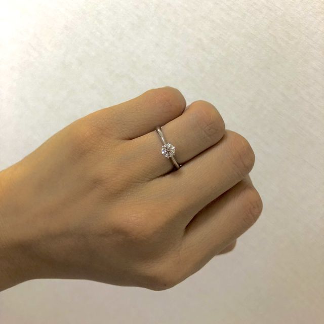 【銀座ダイヤモンドシライシの口コミ】 クオリティと価格のバランスが良かったこと。

シンプルなラインの一粒ダ…