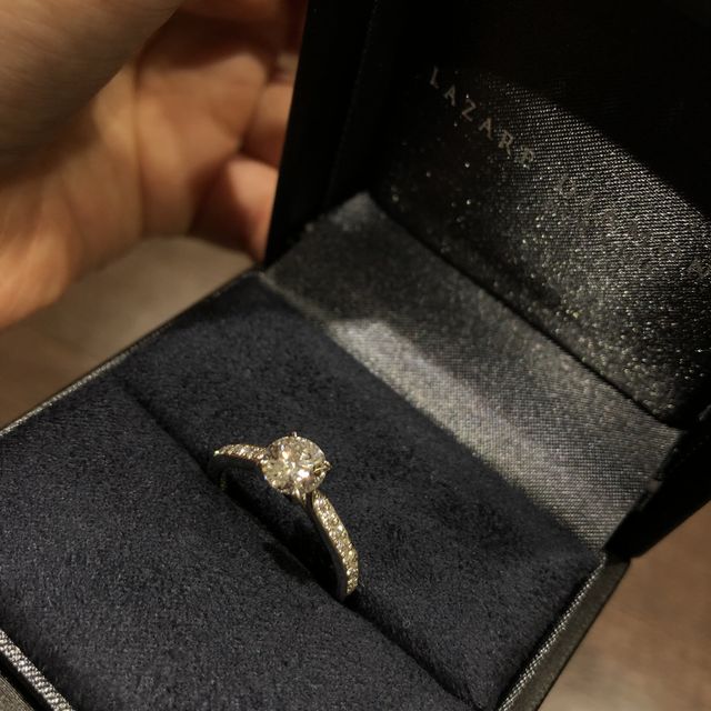 【ラザール ダイヤモンド(LAZARE DIAMOND)の口コミ】 第1にダイヤの輝きに心奪われたのとデザインが気に入りこれに決めました！…