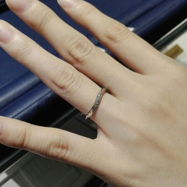 【銀座ダイヤモンドシライシの口コミ】 ストレートデザインでもダイヤモンドをグラデーションで入れているものも…