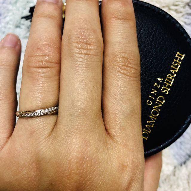 【銀座ダイヤモンドシライシの口コミ】 お互いに好きなデザインを選ぼうと思い、スタッフの方がいろいろ出してく…