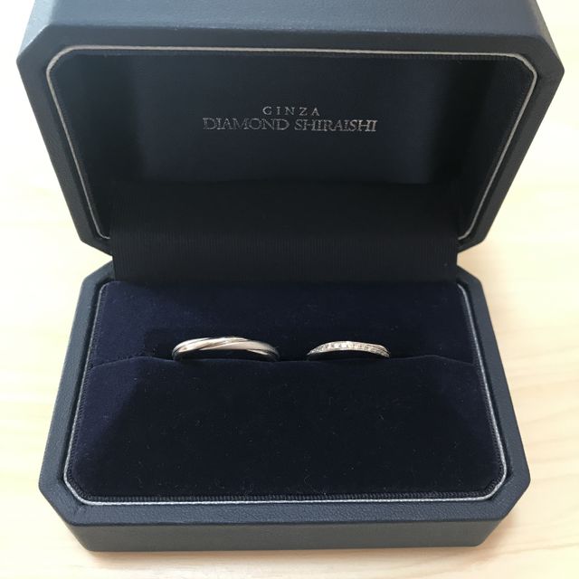 【銀座ダイヤモンドシライシの口コミ】 太いリングよりは細身のものが良くて、いくつか試着しましたが、迷わずこ…