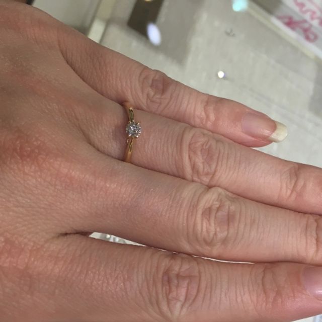 【TRECENTI(トレセンテ)の口コミ】 金属の質感が滑らかであり、指にしっかりとフィットしています。また中央…