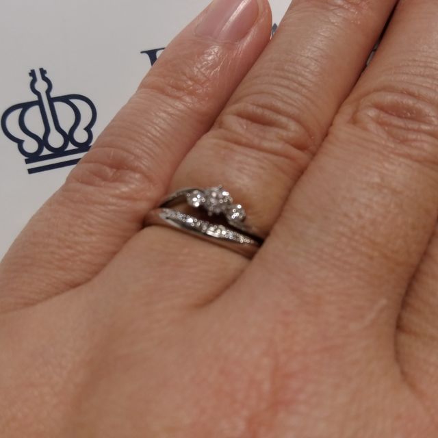 【ROYAL ASSCHER(ロイヤル・アッシャー)の口コミ】 最初は私の方が指輪は要らないと言っていたのですが、度重なる災害が起き…