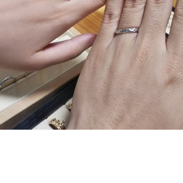 【Marriaged Marriage(マリッジド・マリッジ)の口コミ】 「オーロラ」という名の通り、きらきらしてとても手元が華やかになります…