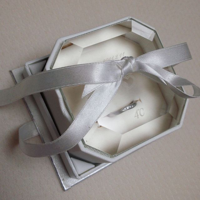 【4℃ BRIDAL(ヨンドシーブライダル)の口コミ】 予算とデザインの好みがマッチしたので最終的に購入に至りました。シンプ…