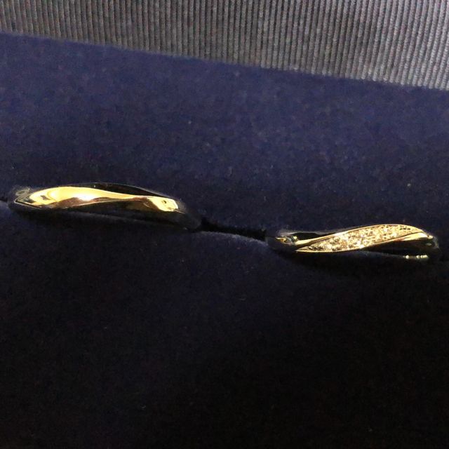 【銀座ダイヤモンドシライシの口コミ】 手の形（小指と薬指の間がすごく下がっている）からウェーブの指輪をオス…