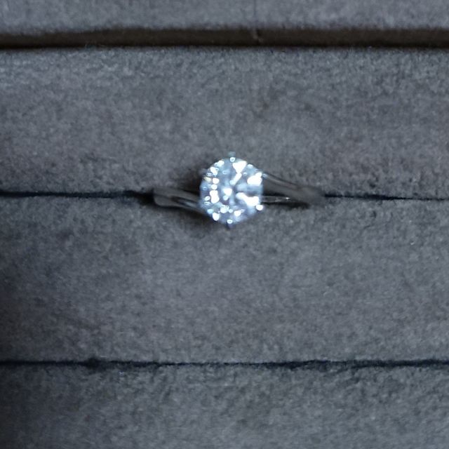 【アイプリモ(I-PRIMO)の口コミ】 高砂あまりなく、つけ心地が良く、中央のダイヤモンドが一番きれいに見え…