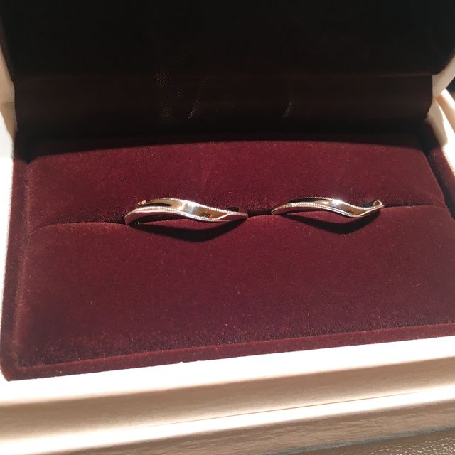 【アイプリモ(I-PRIMO)の口コミ】 婚約指輪とのセットリングからできれば選びたかったのと、男女でデザイン…