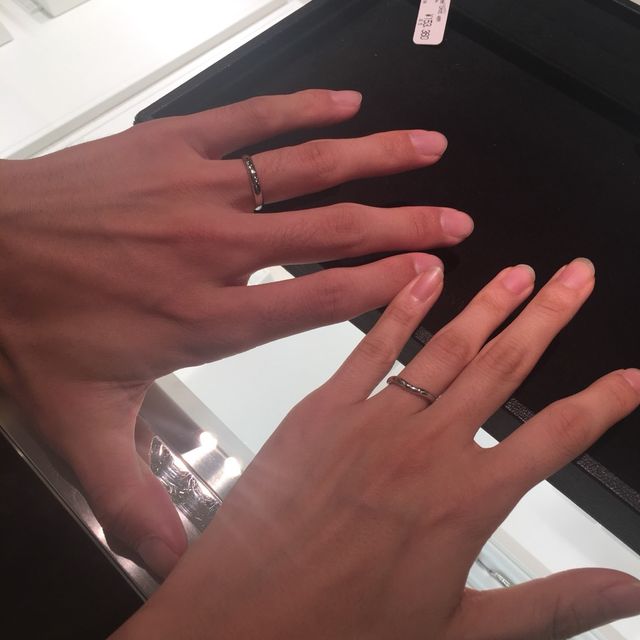 【HASUNA(ハスナ)の口コミ】 普段アクセサリーをつけない二人なので、せっかくならストーリーを感じら…